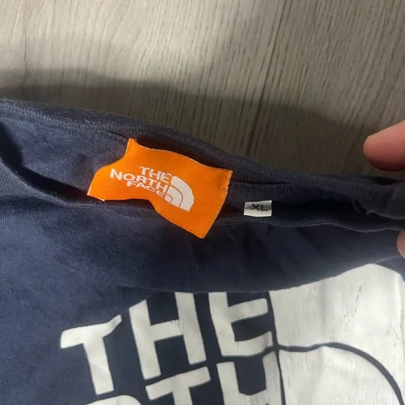 Navy north face top - Picture 3 of 3